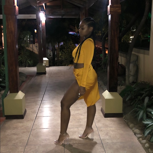 Two piece - Picture 4 of 4